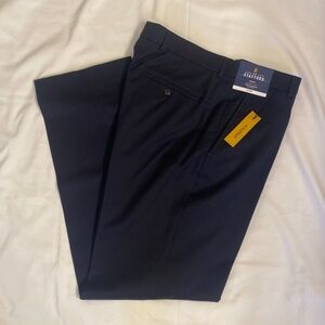 NWT Men’s Stafford dress pants.  Navy size 34x32